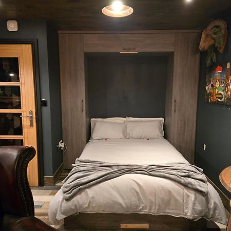 The Pub - Unique & Authentic Experience - Free Parking!, 5 Minutes From Airbus And The Mall Cribbs Бристоль Екстер'єр фото