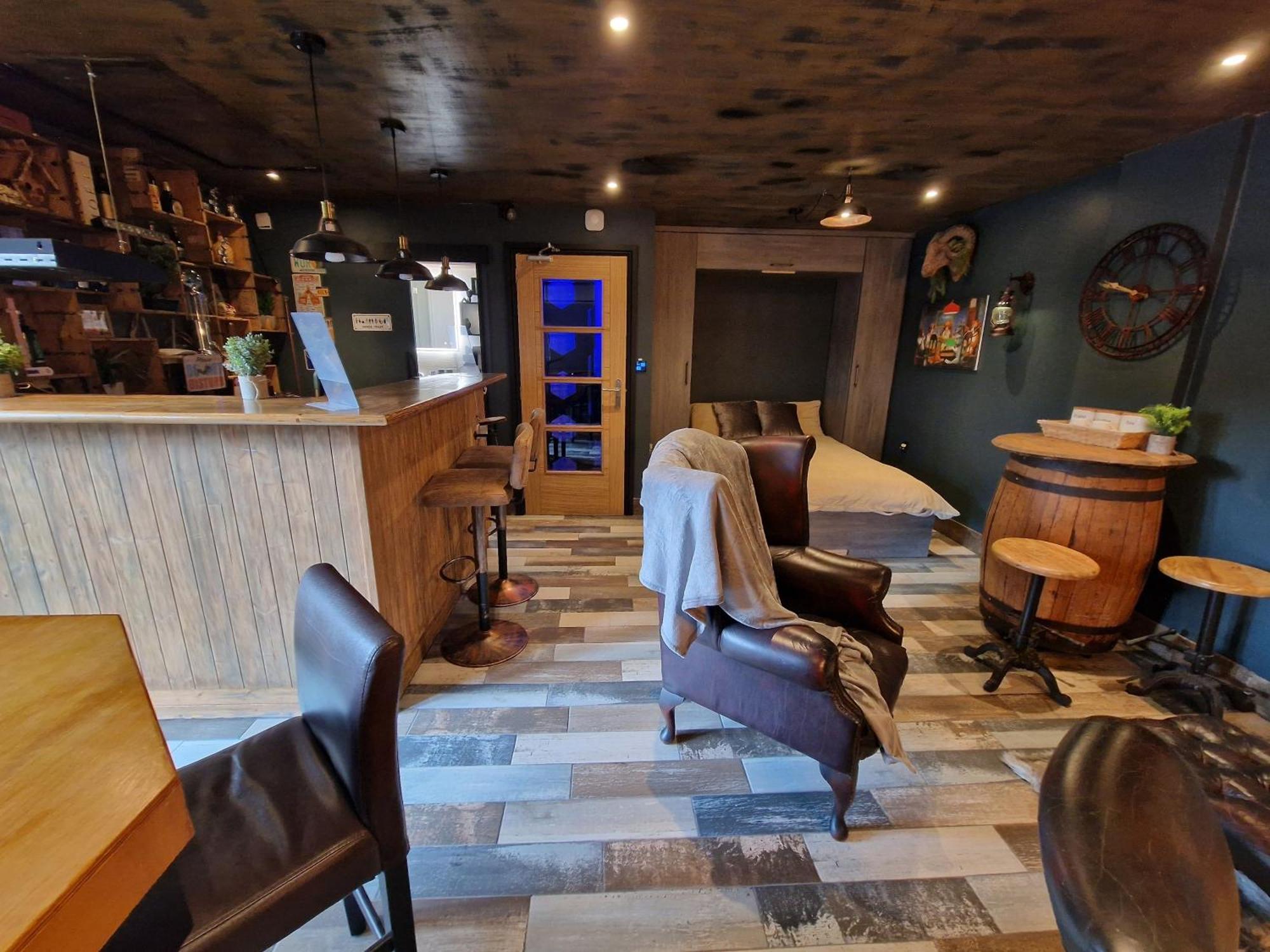 The Pub - Unique & Authentic Experience - Free Parking!, 5 Minutes From Airbus And The Mall Cribbs Бристоль Екстер'єр фото